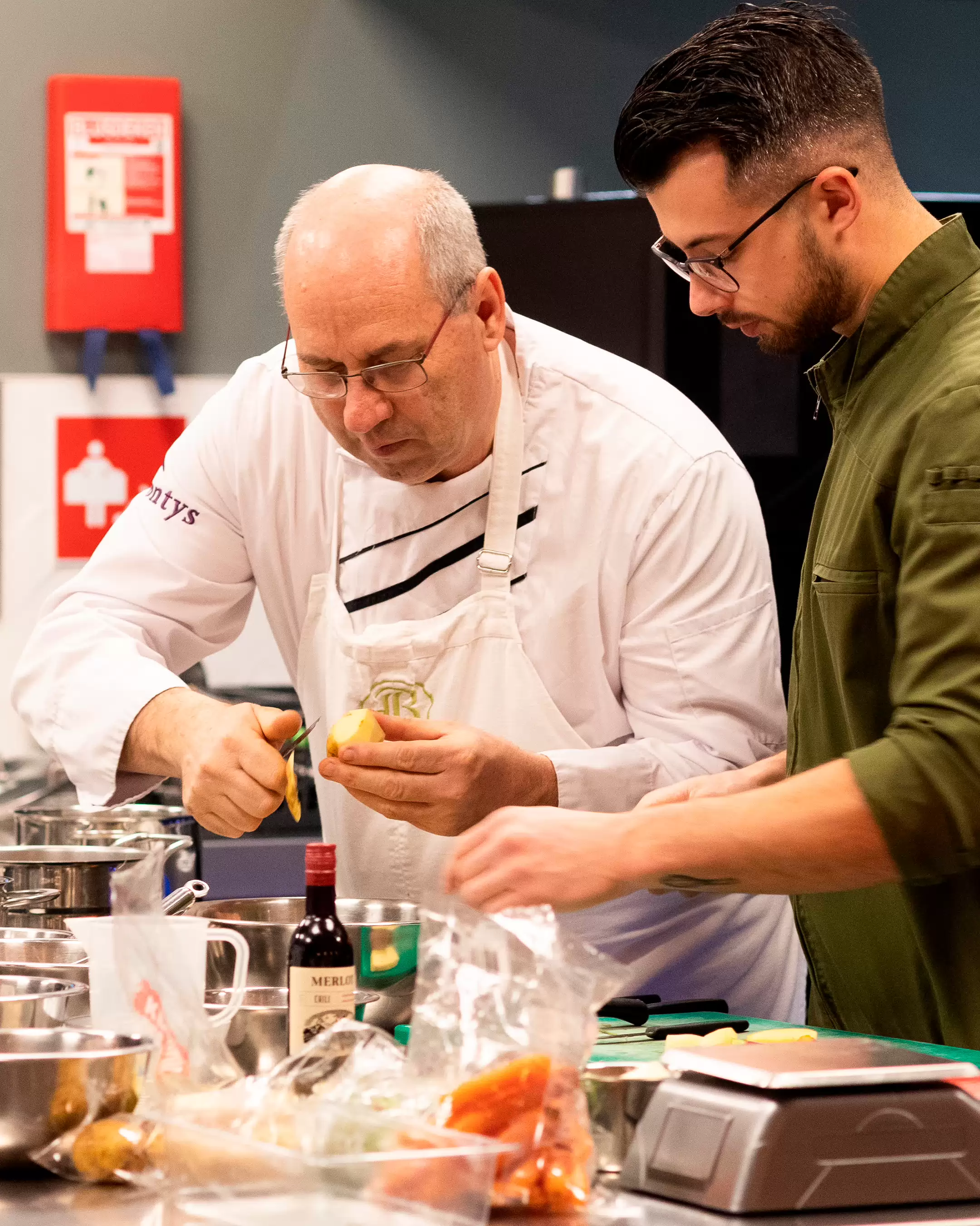 Onderwijsondersteuner Consumptieve Techniek (Associate degree)